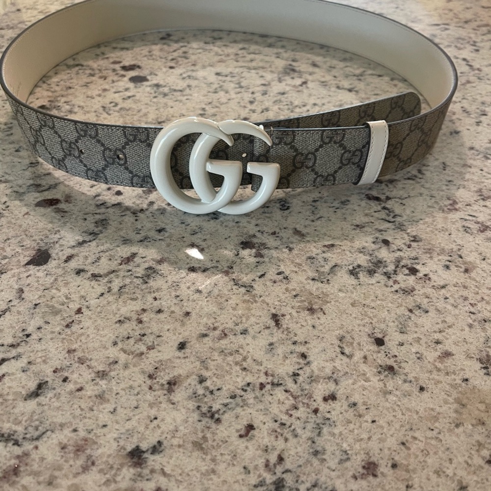 Women’s GUCCI belt size 95.   NEW